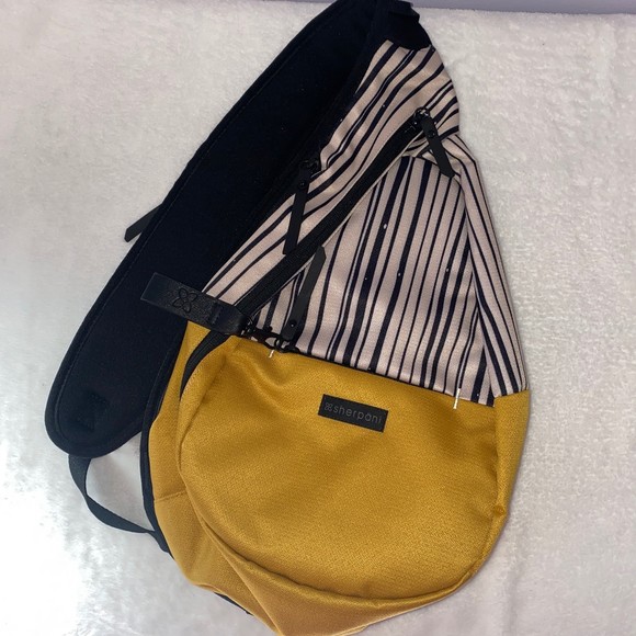 Sherpani Espirit Sling backpack in the color yellow black white - Picture 3 of 11